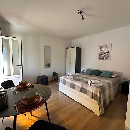 Studio Apartment Coce Trogir Exteriör bild