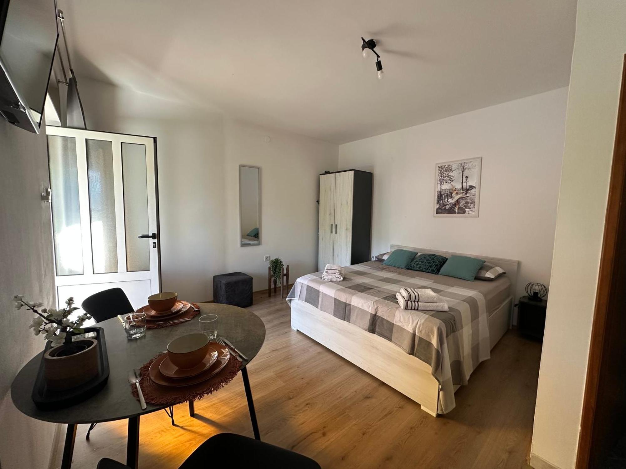 Studio Apartment Coce Trogir Exteriör bild