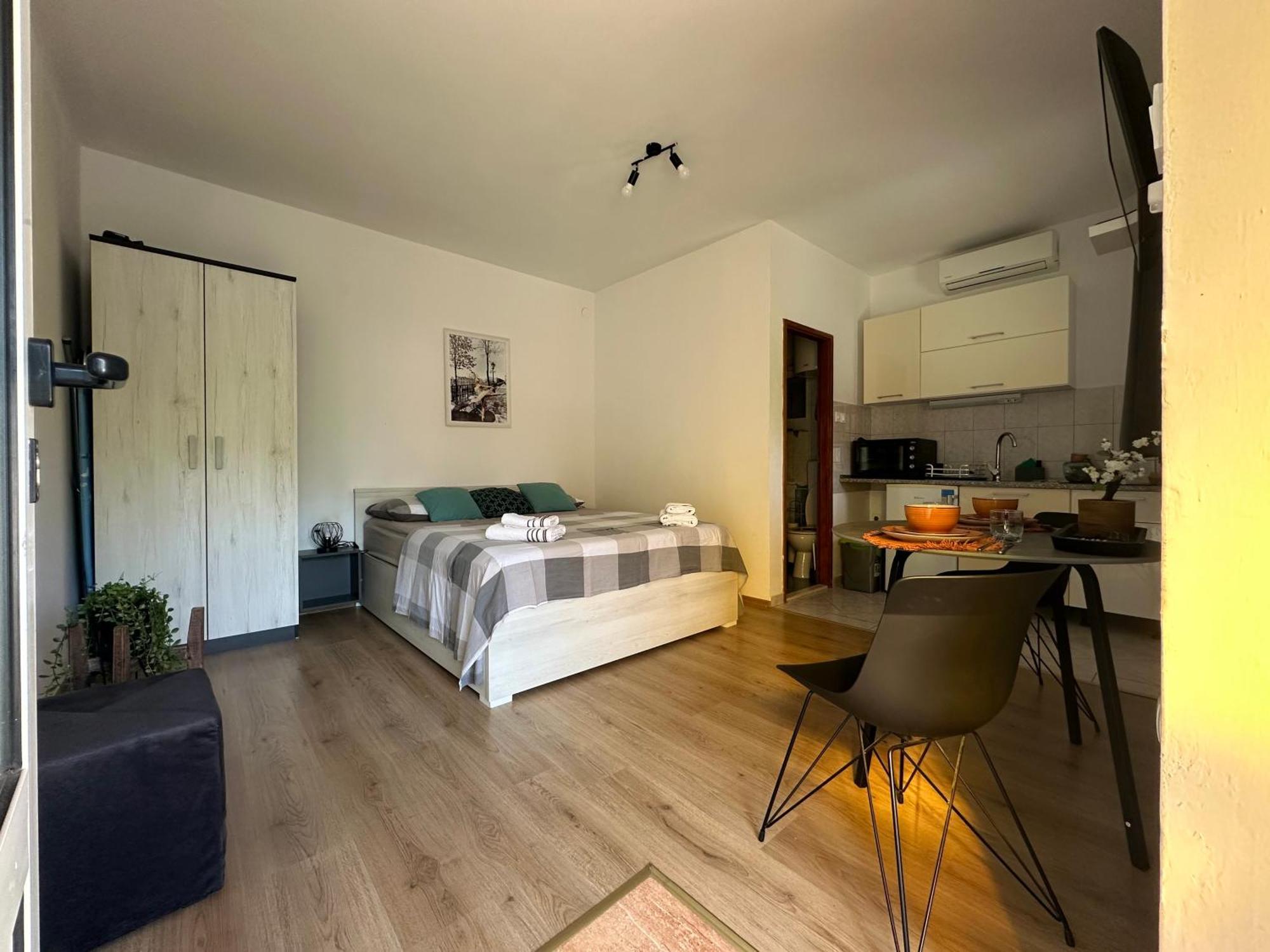 Studio Apartment Coce Trogir Exteriör bild
