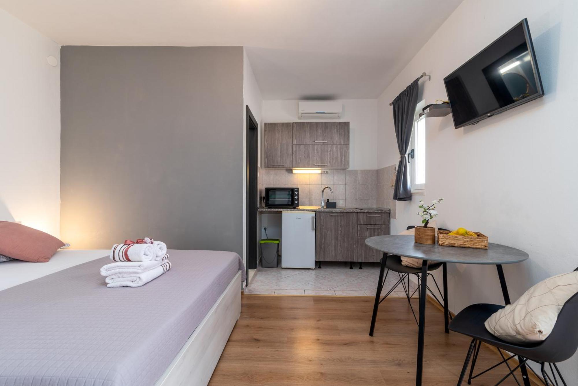 Studio Apartment Coce Trogir Exteriör bild