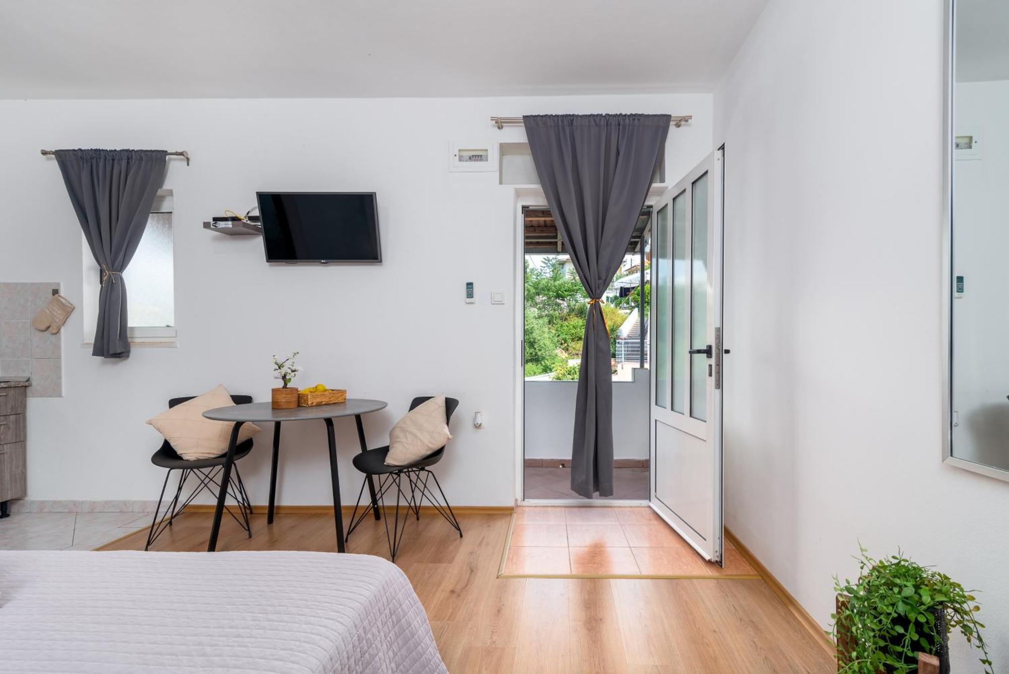 Studio Apartment Coce Trogir Exteriör bild