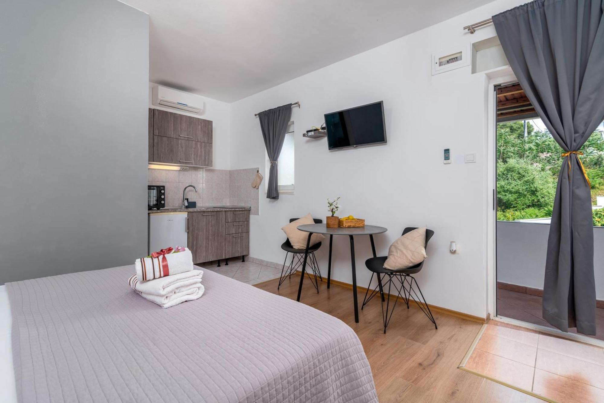 Studio Apartment Coce Trogir Exteriör bild