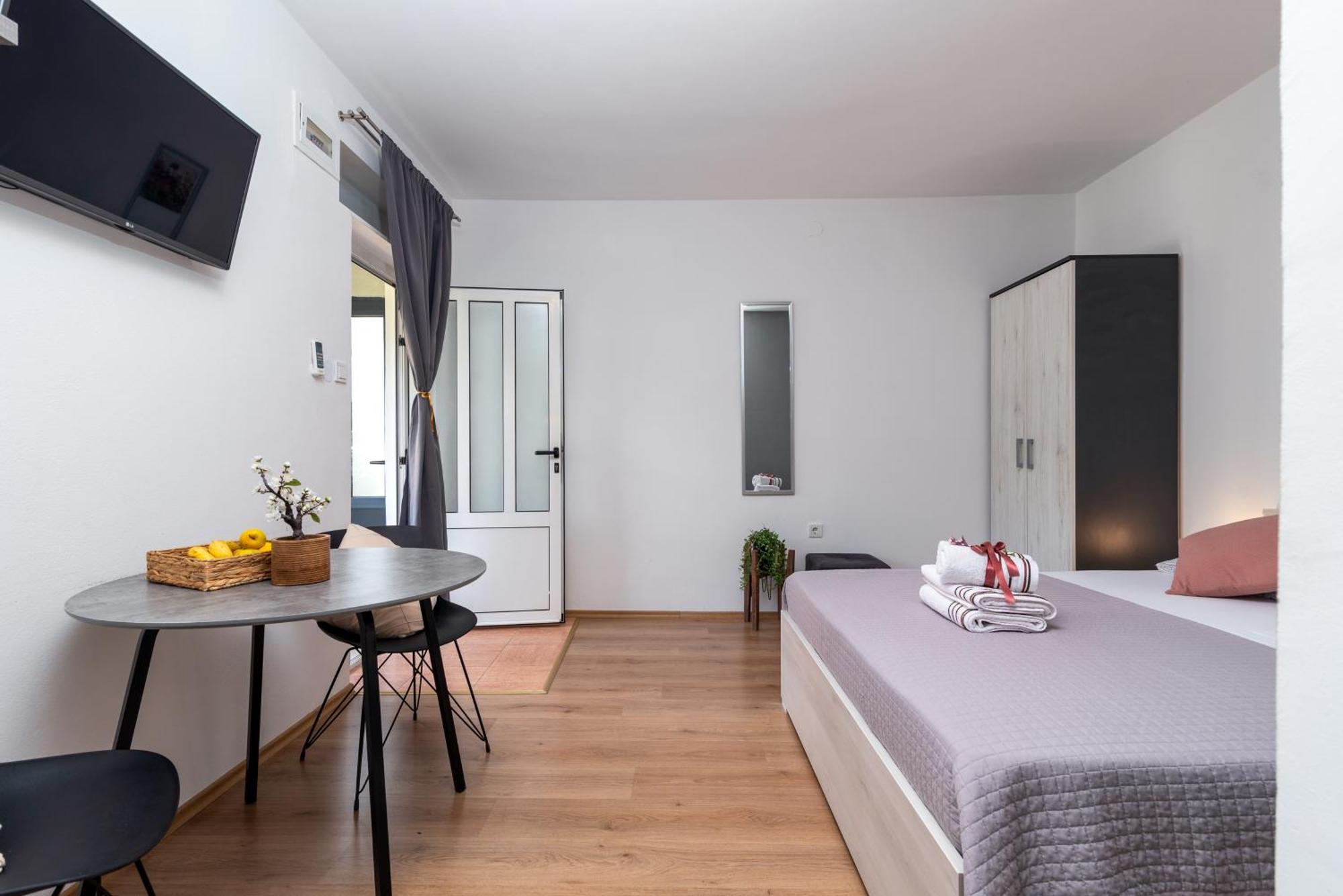 Studio Apartment Coce Trogir Exteriör bild