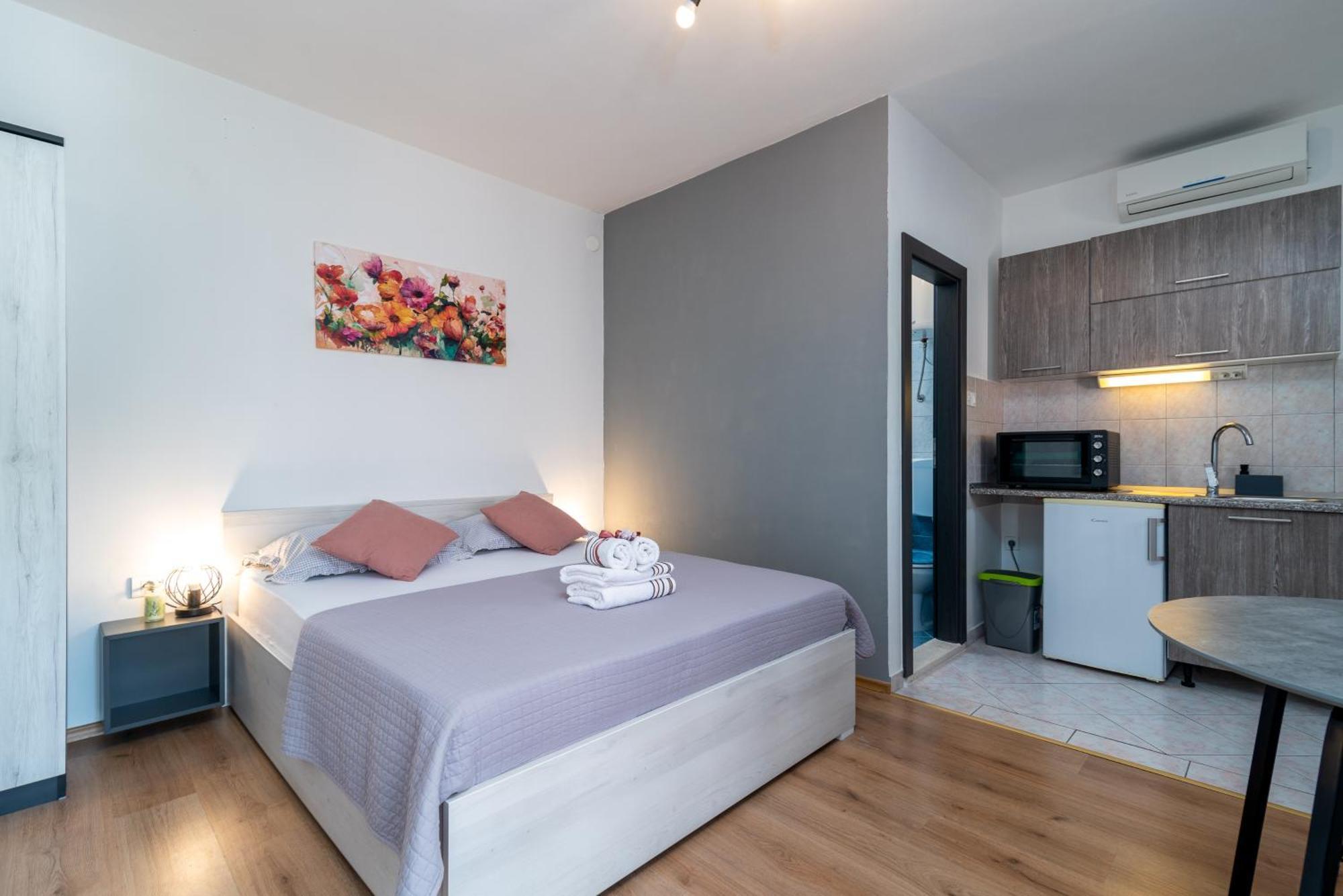 Studio Apartment Coce Trogir Exteriör bild