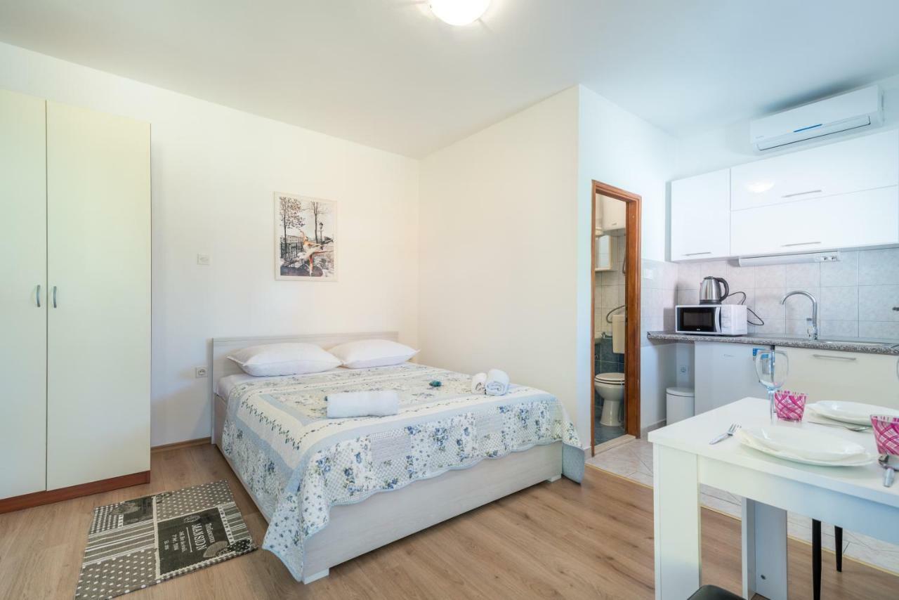 Studio Apartment Coce Trogir Exteriör bild