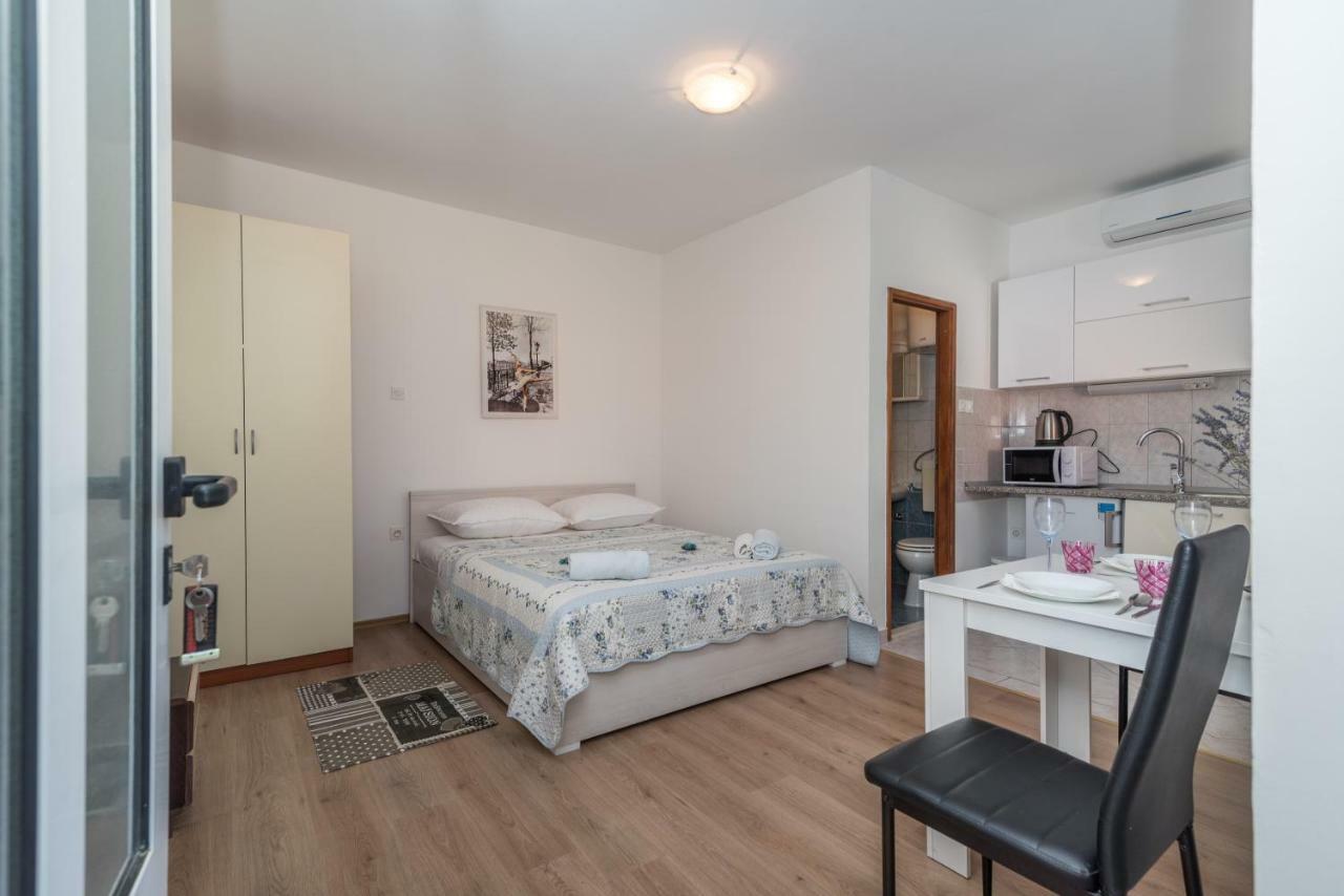 Studio Apartment Coce Trogir Exteriör bild
