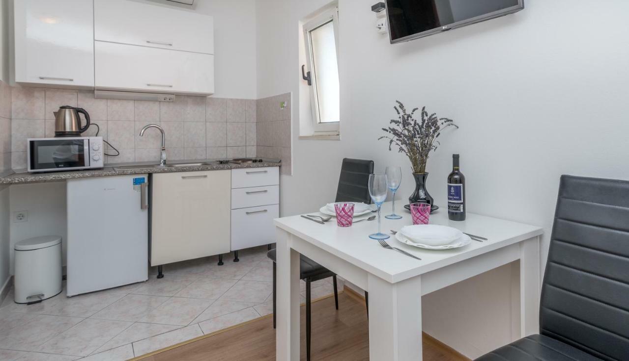 Studio Apartment Coce Trogir Exteriör bild