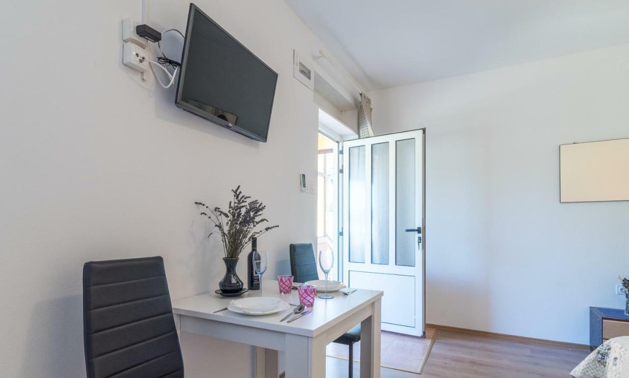 Studio Apartment Coce Trogir Exteriör bild