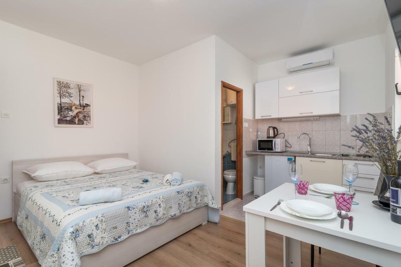 Studio Apartment Coce Trogir Exteriör bild